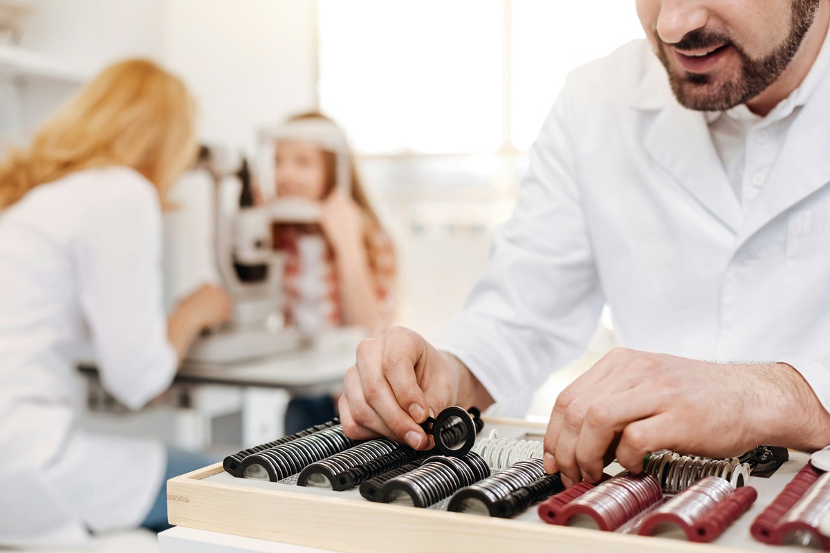 Sanidad reconoce a los ópticos optometristas y audioprotesistas como