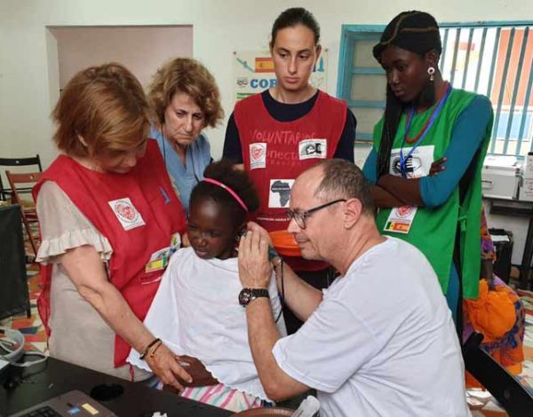 Fundación Multiópticas desplazó a Senegal a un equipo de voluntarios para atender a 2.000 personas con problemas de salud visual.