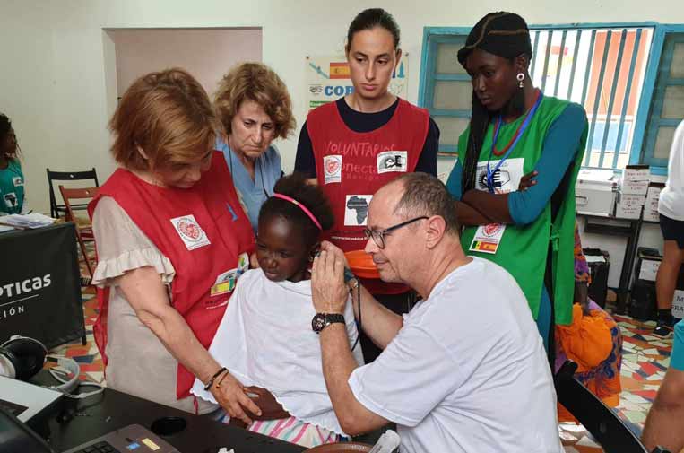 Fundación Multiópticas desplazó a Senegal a un equipo de voluntarios para atender a 2.000 personas con problemas de salud visual.