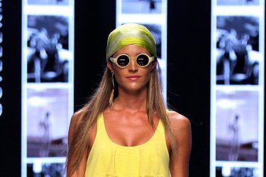 Las gafas de Guillermina baeza by Cione fueron protagonistas durante Moda Cálida.