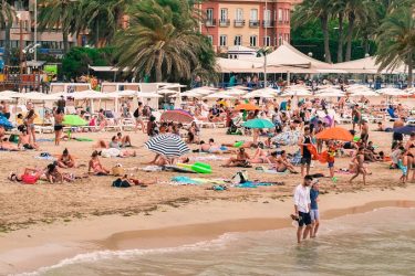 Turismo. Las playas son uno de los principales focos de atracción de los turistas en España. FOTO: Julian Dik (Unsplash)