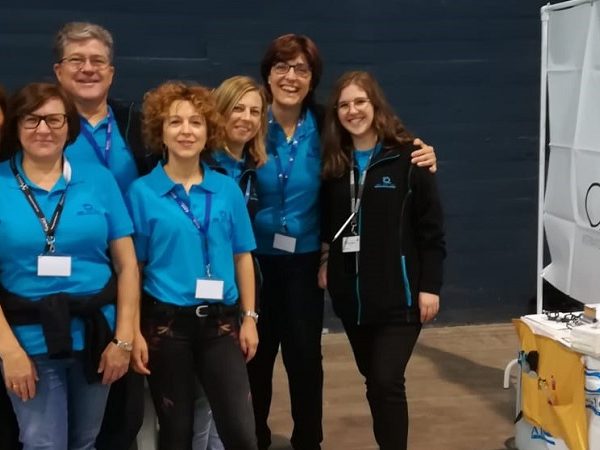 Voluntarios de Cecop en la campaña de salud visual impulsada por Abre sus Ojos en Mérida.