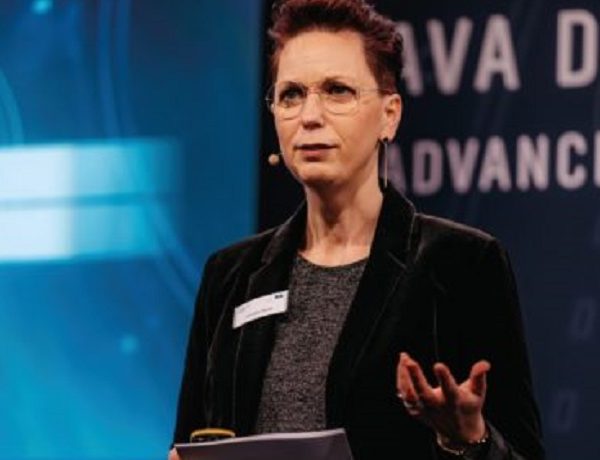 Essilor-AVA