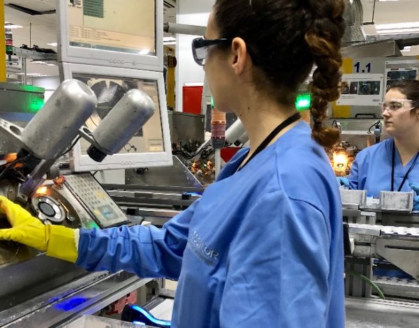 Essilor-Formación Dual Óptica y Anteojería