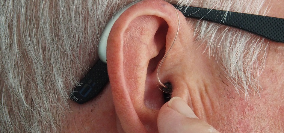 Los audífonos arrancan 2023 con un alza de precios del 2,7%