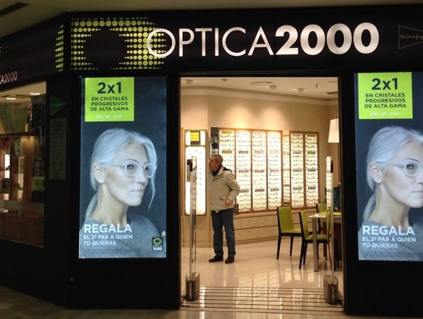 Establecimiento de Óptica 2000 en España.