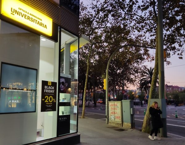 CCOO y UGT desconvocan la huelga de trabajadores de la óptica en Barcelona