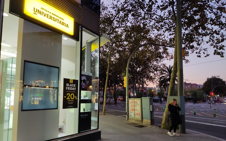 CCOO y UGT desconvocan la huelga de trabajadores de la óptica en Barcelona