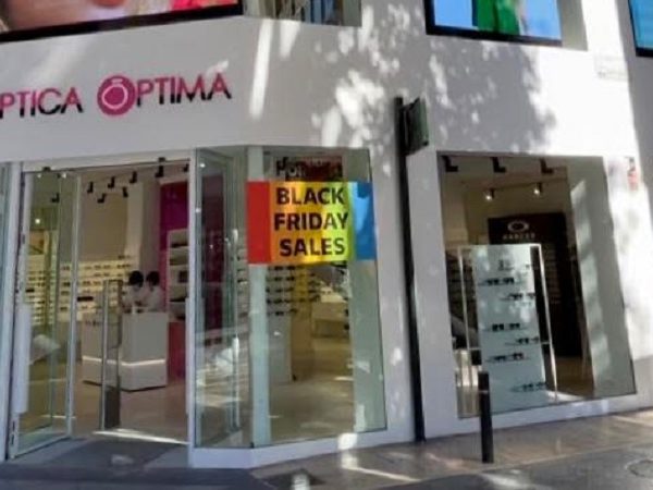 Establecimiento de Óptica Óptima en Murcia.