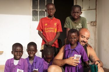 Aborigenview.org busca 5.000 euros para finalizar su óptica solidaria en Gambia tras el golpe de la covid