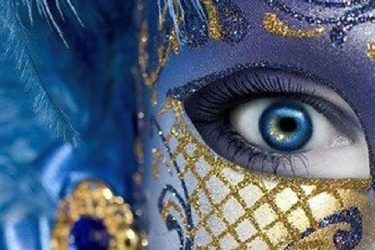 Las lentillas cosméticas se usan en los disfraces de Carnaval. Modaengafas.com