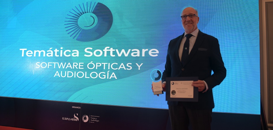 Temática Software. Rafael Arturo Ros recoge el galardón en los Premios Nacionales de Visión y Audiología Siglo XXI.