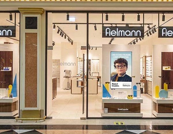 Fielmann crece en Italia