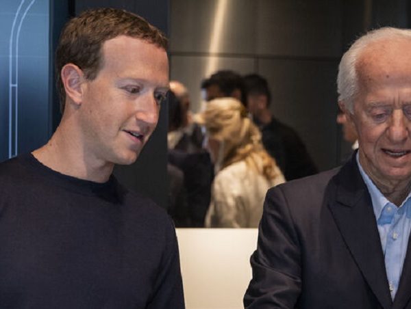 Ray-Ban. El presidente de Essilorluxottica, Leonardo del Vecchio, y el fundador y consejero delegado de Meta se vieron en Milán la semana pasada. FOTO: Essilorluxottica