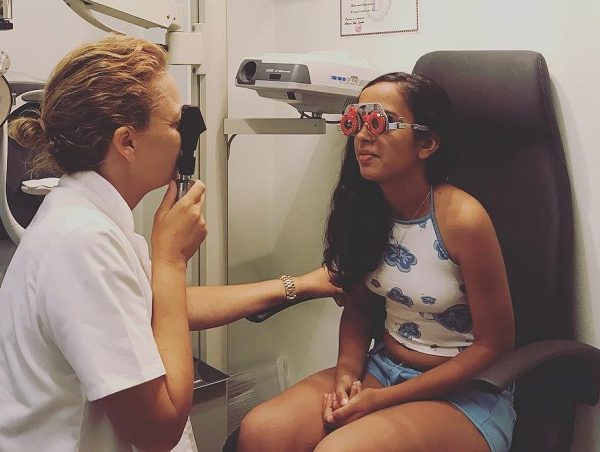 Revisión visual en el marco del programa ‘Vacaciones en Paz’. FOTO: Fundación Cione Ruta de la Luz