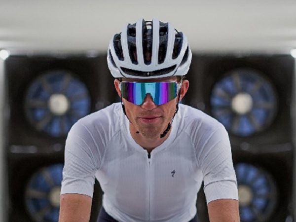 Blenders Eyewear se asocia con ciclistas de montaña para buscar un nuevo target
