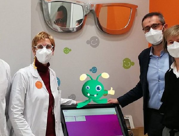 Directivos de Ferial Óptica y de Wivi Visión.