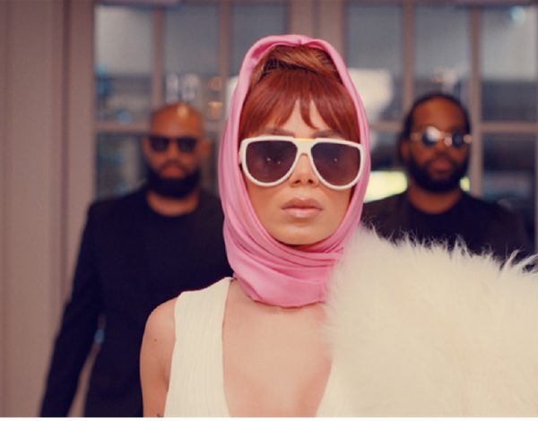 Safilo, al ritmo de Anitta con Carrera Flaglab