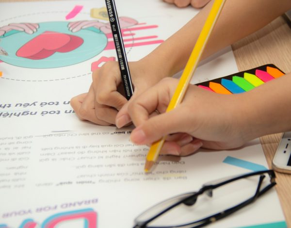 Un estudio avala que las lentes con mayor asfericidad retrasan la progresión de la miopía