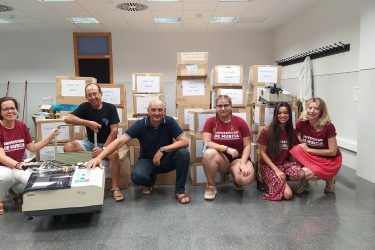 La Universidad de Murcia dona 4.000 gafas a la oenegé Azul en Acción