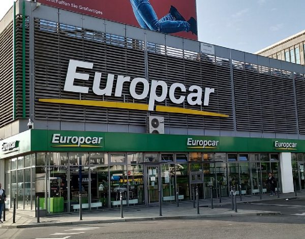 Europcar ayudará a sus trabajadores a comprar gafas graduadas, lentillas o audífonos, según su último convenio colectivo