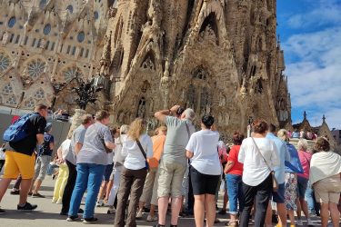 España rompe el techo de los 63 millones de turistas en 10 meses