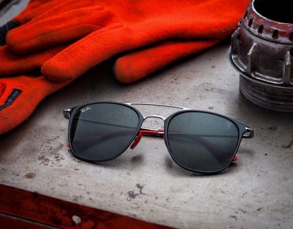 Essilorluxottica acelera con Ferrari: renueva y amplía su asociación con la marca
