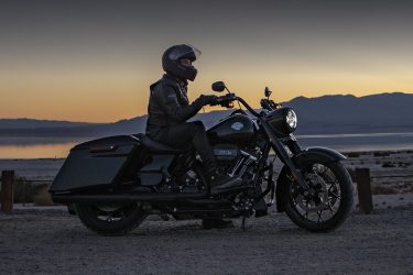 Marcolin no se baja de la moto: renueva la licencia de Harley-Davidson