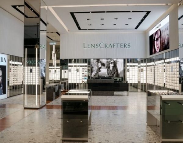 LensCrafters, la primera cadena que compró Luxottica, cumple 40 años