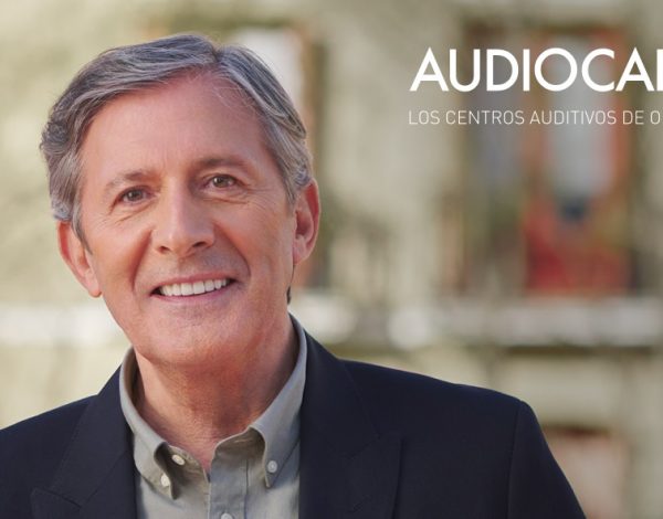 Opticalia ficha al periodista Jesús Álvarez como imagen de su negocio de audiología