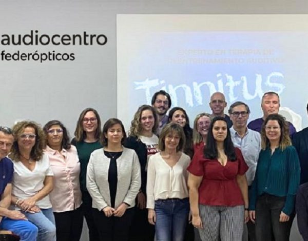 Audioprotesistas de Audiocentro que participaron en el curso sobre Tinnitus. FOTO: Federópticos