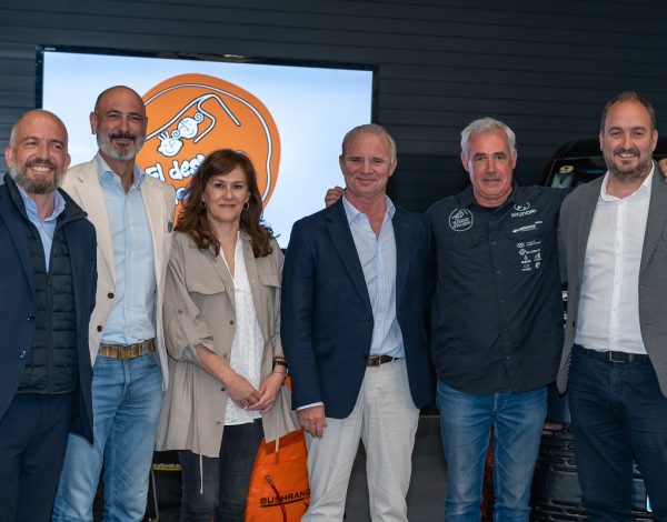 Miembros de la Fundación Alain Afflelou con directivos de Hyunday, en la presentación de los resultados de la última campaña del ‘Desierto de los Niños’. FOTO: Fundación Alain Afflelou