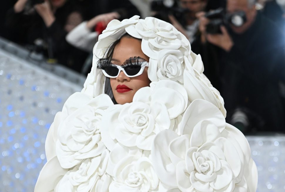Uno de los modelos que destaca es el V-Goldcut I, las icónicas gafas de sol que lució Rihanna en la Met Gala 2023.