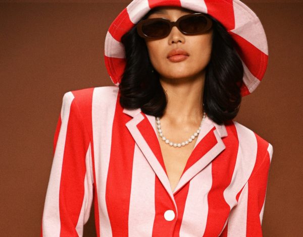 Imagen de la campaña de la colección de gafas Linda Farrow X Rowen Rose.