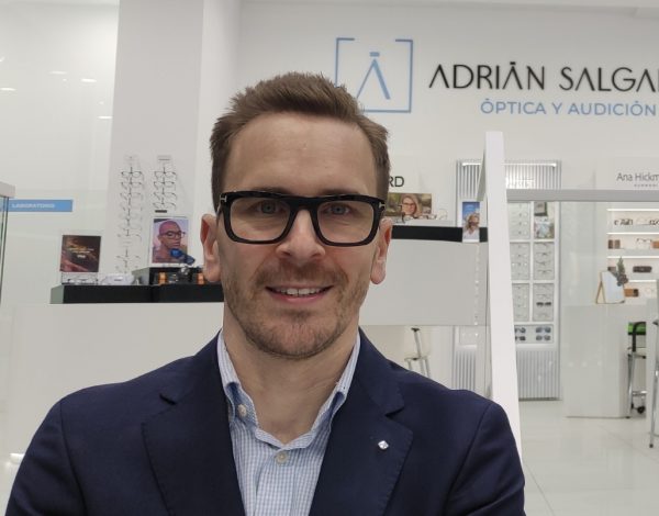 Adrián Salgado es un óptico emprendedor.