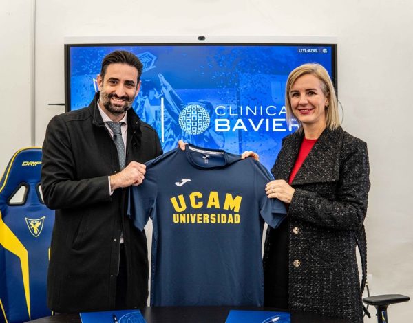 Clínica Baviera se convierte en patrocinadora de UCAM Esports Club en Murcia