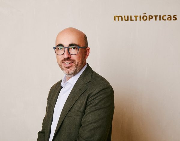 Carlos crespo es el director general de Multiópticas desde 2017