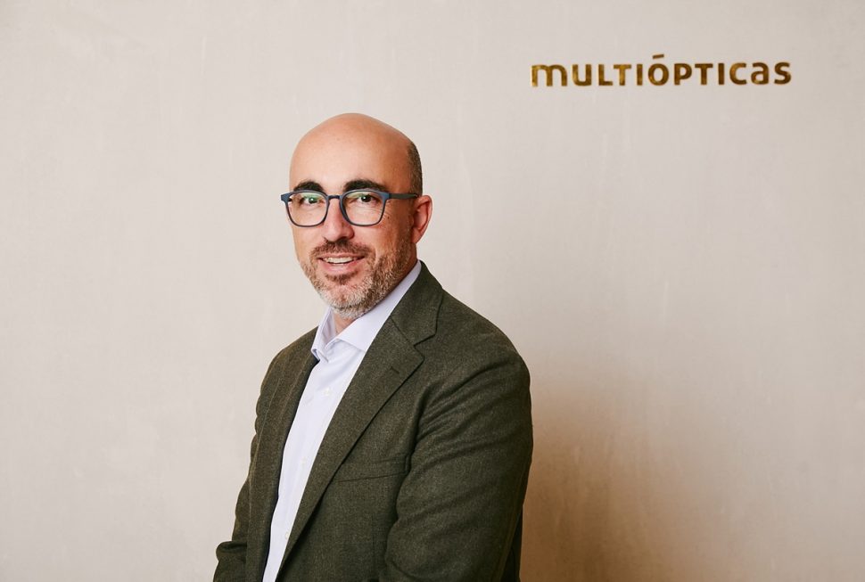 Carlos crespo es el director general de Multiópticas desde 2017