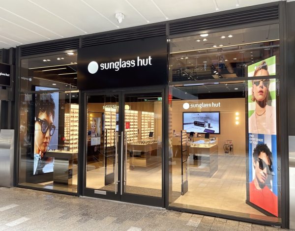 Sunglass Hut crecer en el mundo