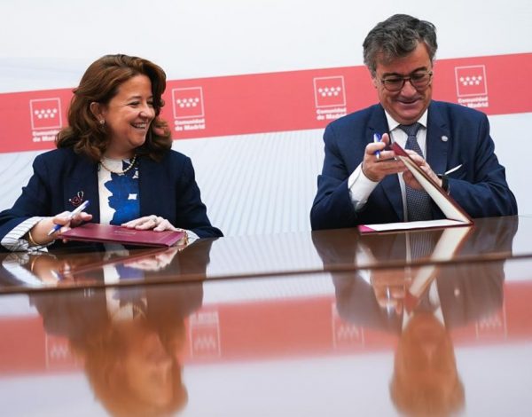 El CNOO y la Comunidad de Madrid firman el convenio de los 55 euros de ayuda en la compra gafas graduadas para menores de 14 años