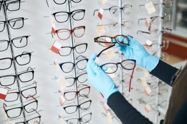 Los precios de gafas graduadas y las lentillas crecen un 0,4% en mayo después de 17 meses abaratándose