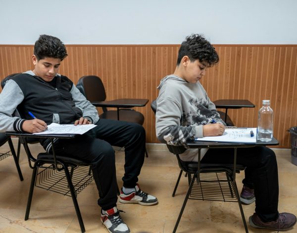 La ergonomía de los pupitres provocan estés visual, según el Colegio de Ópticos de Galicia