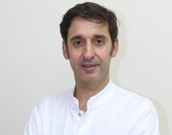 ¿Quién es Juan M. Portela, que dictará una conferencia sobre terapia restitutiva en las II Jornadas Mediterráneas: Visión y Nuevas Tecnologías?