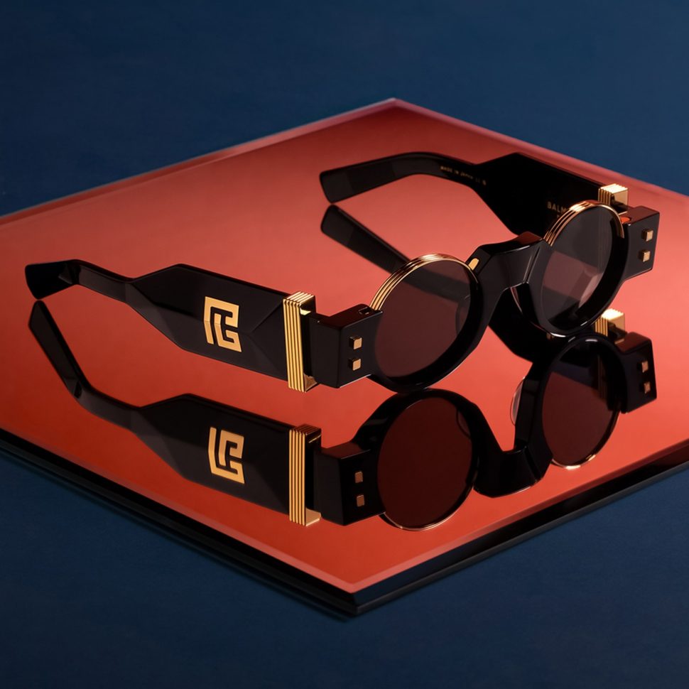 Balmain Eyewear by Akoni Group apuesta por la elegancia con la introducción de Olivier II, una nueva montura de edición limitada.