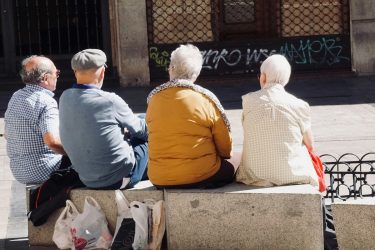 Los nuevos hábitos de la juventud y el envejecimiento: desencadenantes de las enfermedades oculares del siglo XXI