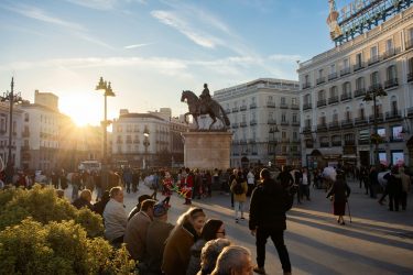 España roza los 49 millones de habitantes gracias a la llegada de extranjeros