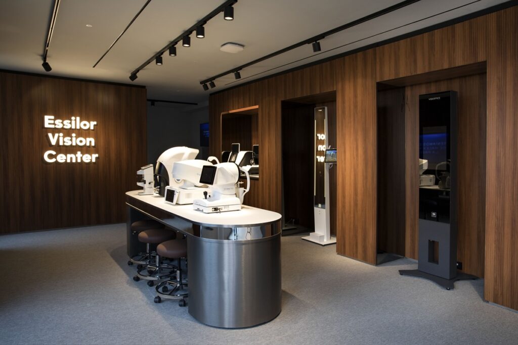 El showroom de essilorluxottica en Barcelona también cuenta con un Essilor Vision Center.