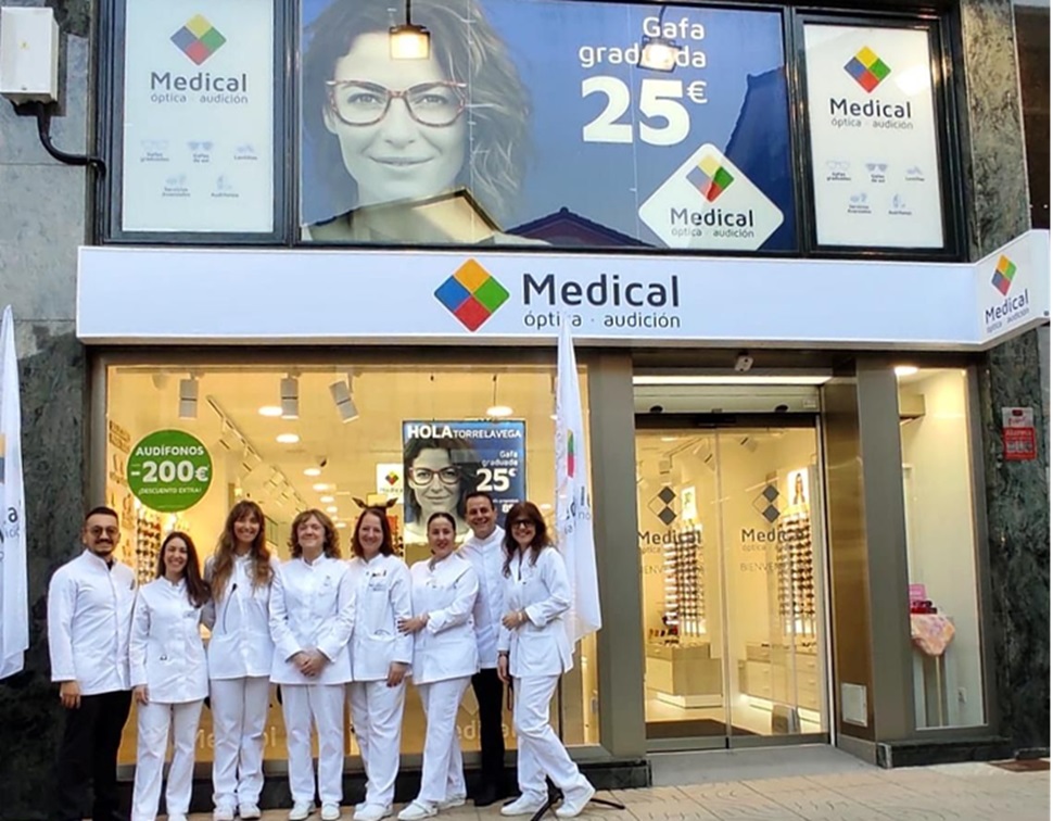 Inauguración del centro de Medical Óptica Audición en Torrelavega. FOTO: Medical Óptica Audición