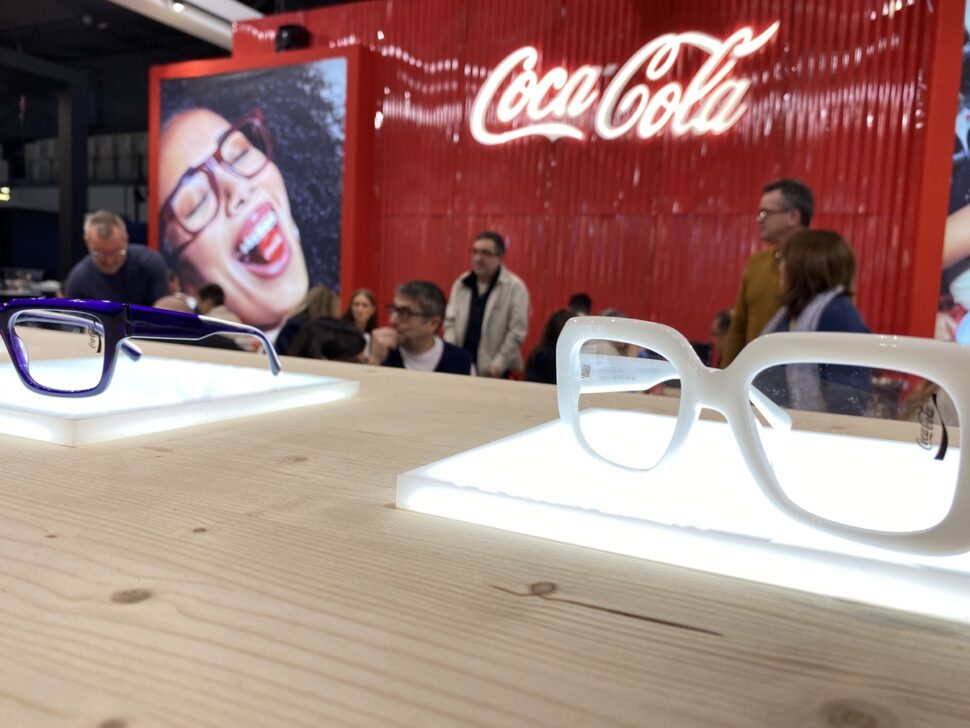 Optim ‘destapa’ las gafas Coca-Cola con la mira puesta en Europa