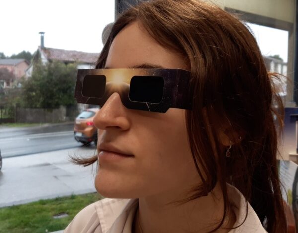 El 29 de marzo es un día especial. Duranta la mañana será posible observar desde España un eclipse parcial de sol que alcanzará una magnitud máxima superior a 0,4 en el extremo noroeste de la península, superior a 0,3 en las islas Canarias y el oeste peninsular y superior a 0,2 en el este de la península e Islas Baleares.